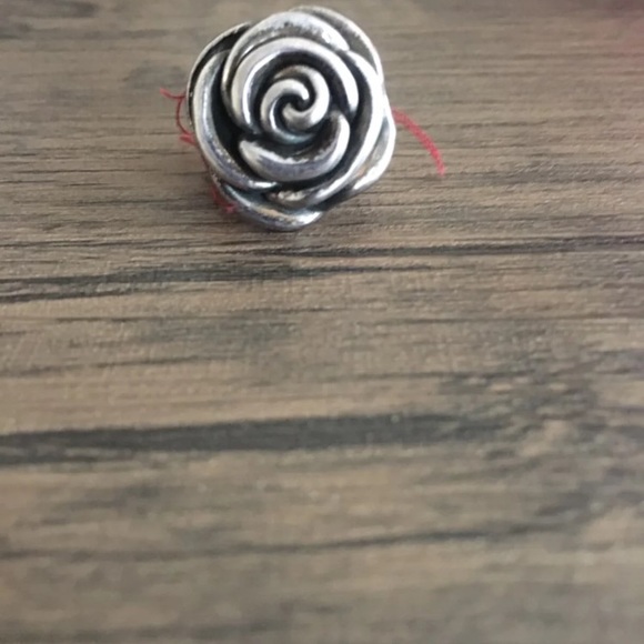 Sterling silver rose shape ring. size 6 - Picture 2 of 5